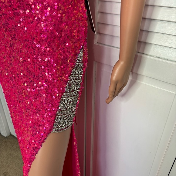 New CLARISSE Iridescent Fuchsia Sequin Gown Size 6 - Picture 4 of 10